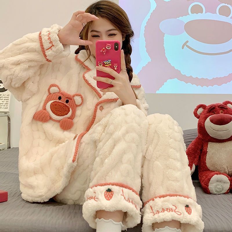 珊瑚絨睡衣女ins秋冬季可愛草莓熊加絨加厚公主風學生外出家居服