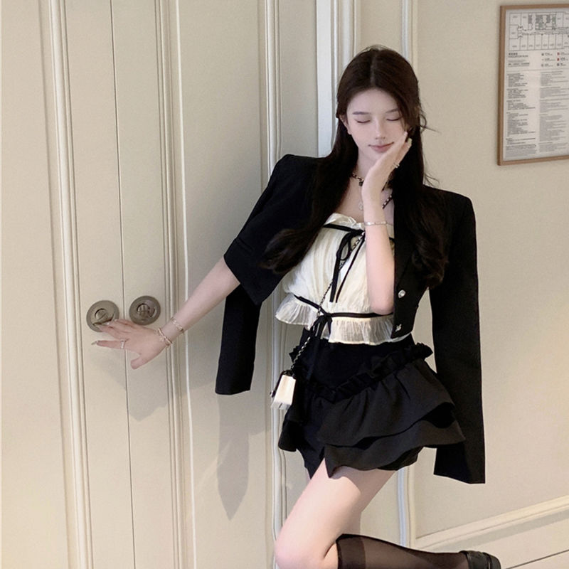 Autumn and winter suit suit hot girl strap tube top top flower bud culottes skirt love button suit jacket shoulder pads