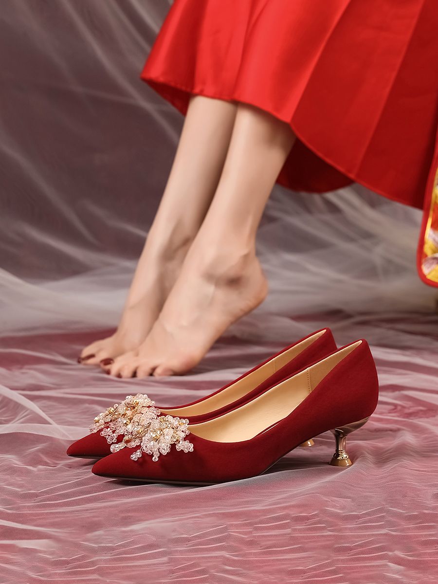 紅色婚鞋2022年法式高級主婚紗新娘鞋尖頭細跟絨面低跟單鞋女3cm