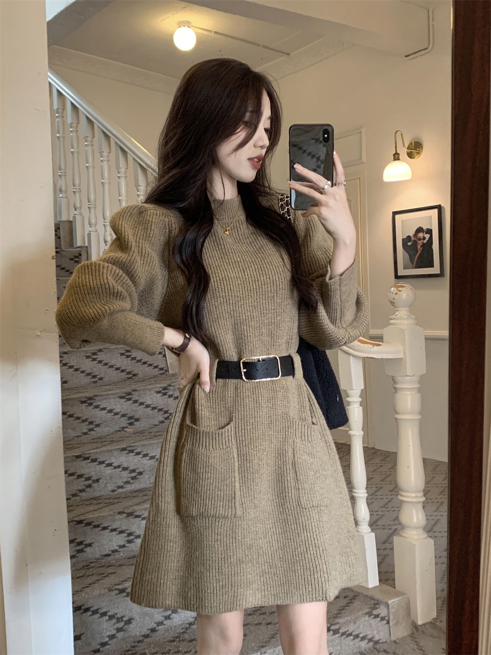 French niche design sense knitted dress women's autumn and winter 2022 new waist slimming sweater long-sleeved short skirt