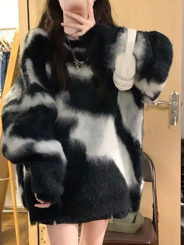 ETAM Korean version of seahorse hair black and white contrast sweater for women in autumn and winter, loose and lazy style, soft and waxy design long-sleeved top