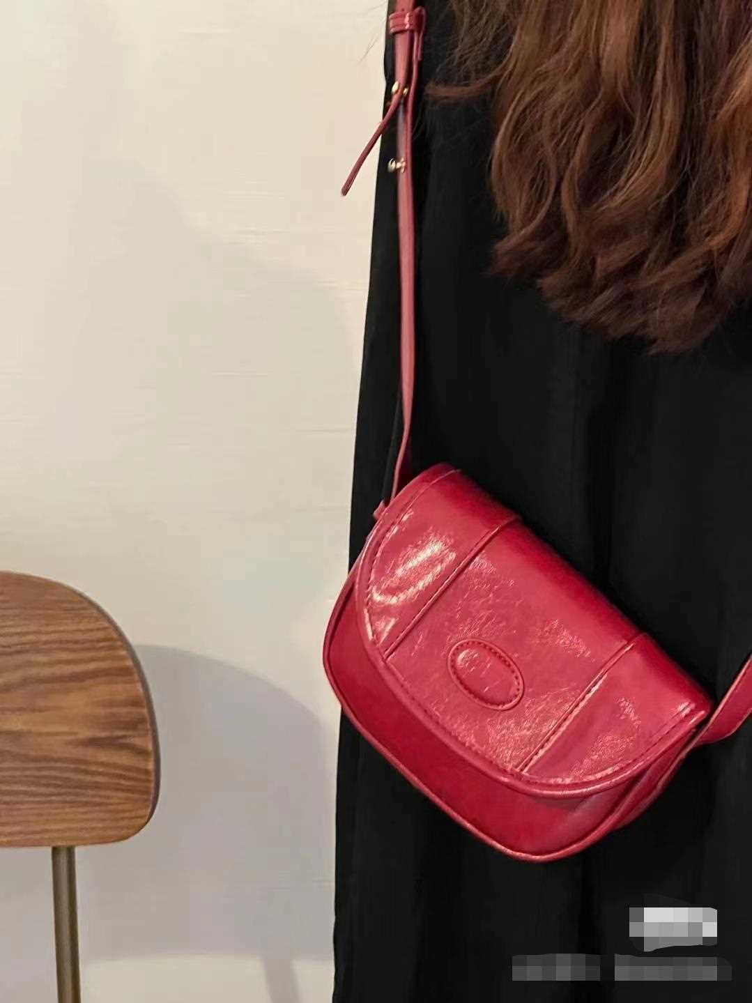 Wine Heart Puff Bag New Saddle Bag Retro Style Solid Color Oil Wax Leather One Shoulder Messenger Women's Bag Niche Advanced