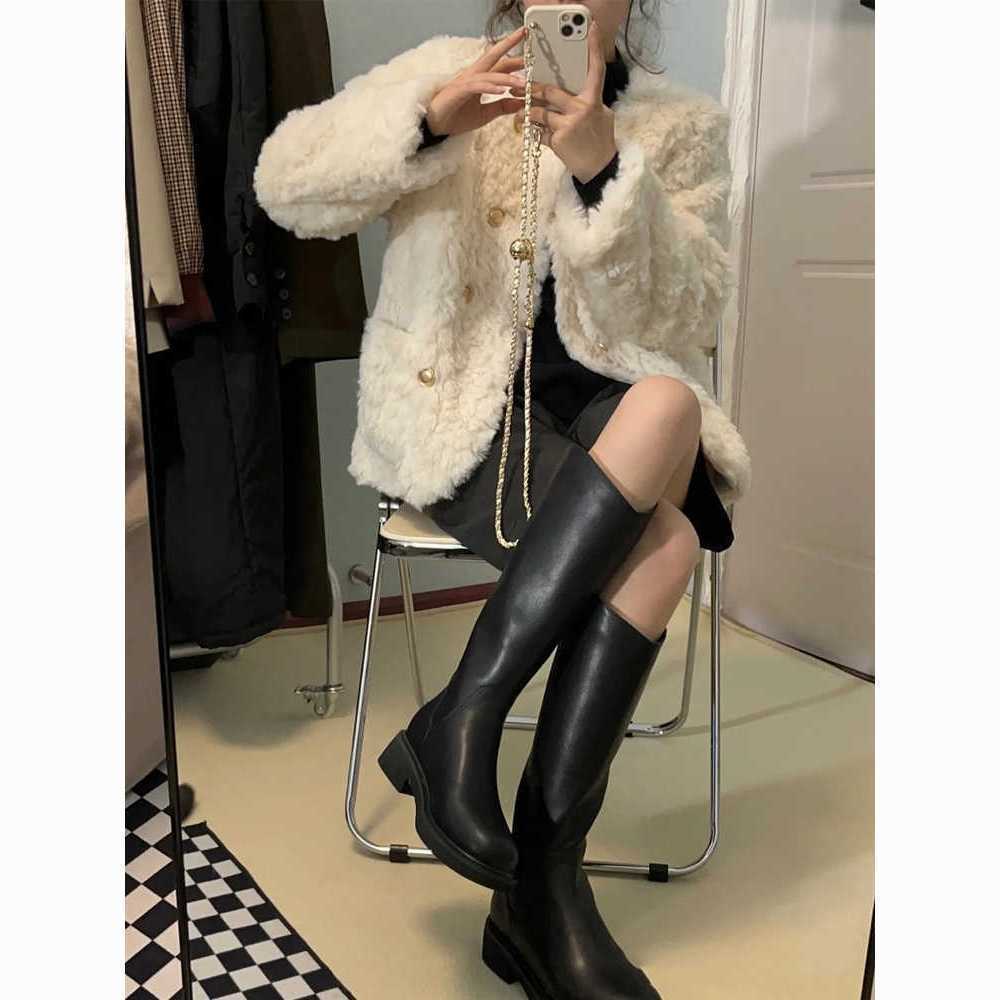 Lamb wool coat women's 2022 winter small fragrance style new small loose thickened foreign style fur coat cotton clothing