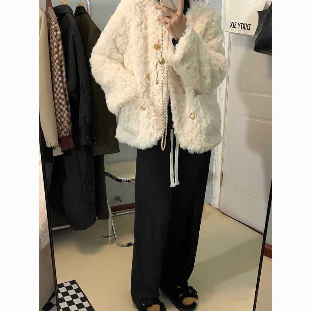 Lamb wool coat women's 2022 winter small fragrance style new small loose thickened foreign style fur coat cotton clothing