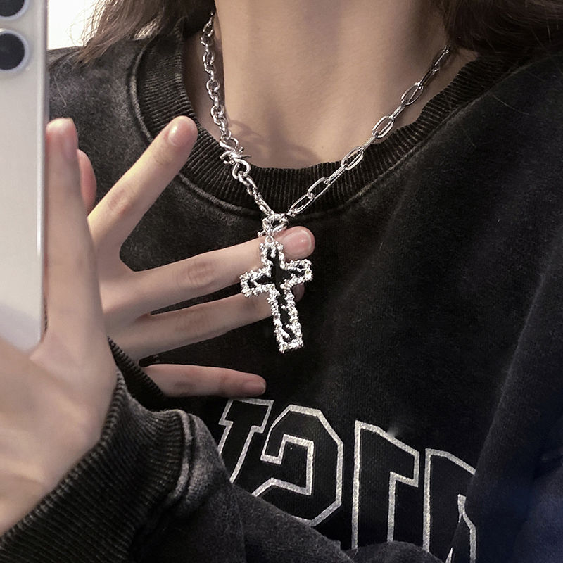 Retro tinfoil cross pendant necklace female ins hip-hop sweet cool autumn and winter sweater chain niche design accessories