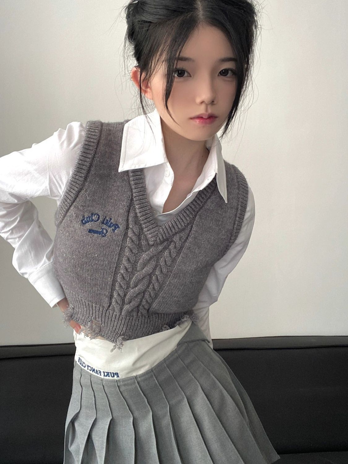 灰色針織馬夾背心外搭毛衣女小坎肩復古設計感疊穿上衣+休閒襯衫