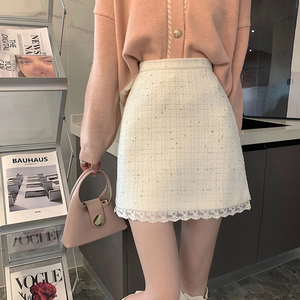 High end half length skirt for women in autumn and winter , new small, high waisted, slim, lace patchwork, buttocks wrapped short skirt