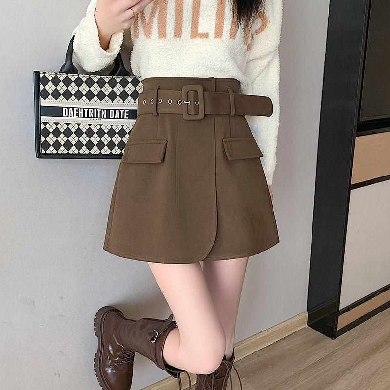 Matching belt woolen A-line half length skirt for women in autumn and winter 2023, new high waisted slim wrap buttocks short skirt, anti glare skirt