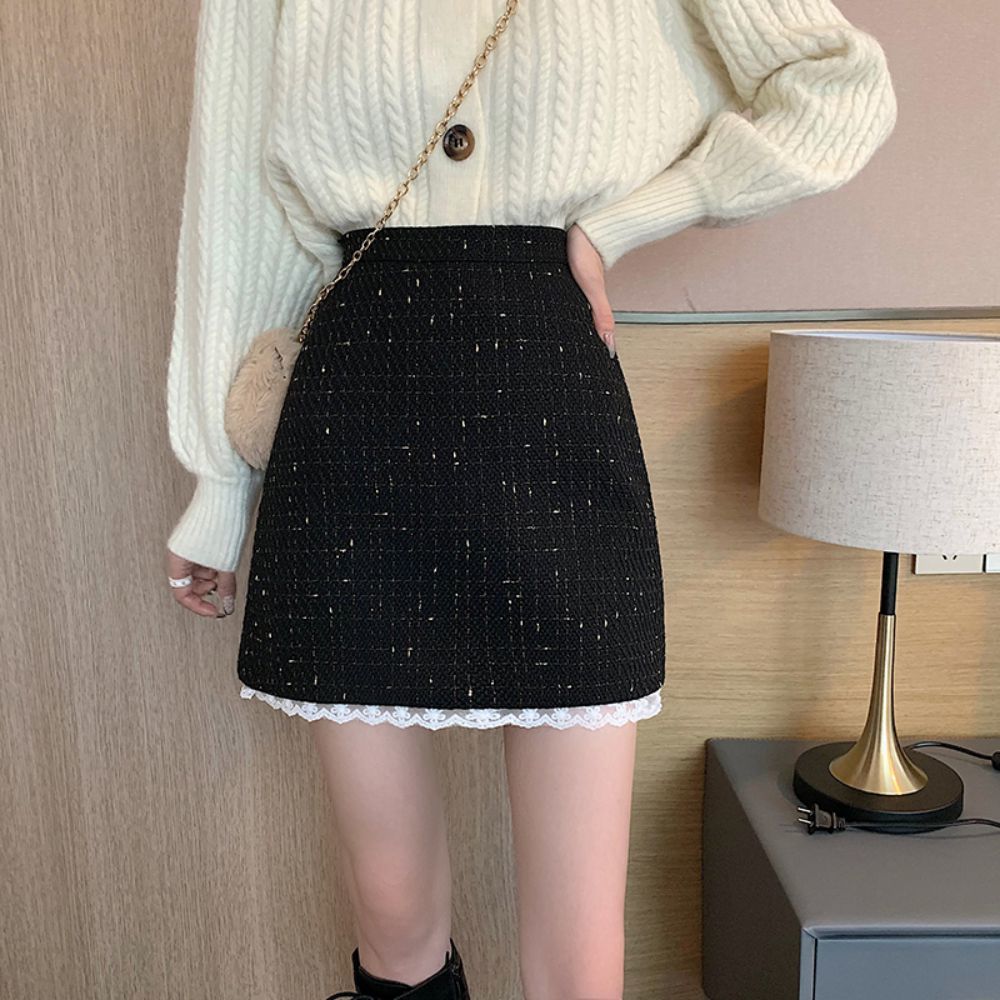 High end half length skirt for women in autumn and winter 2022, new small, high waisted, slim, lace patchwork, buttocks wrapped short skirt