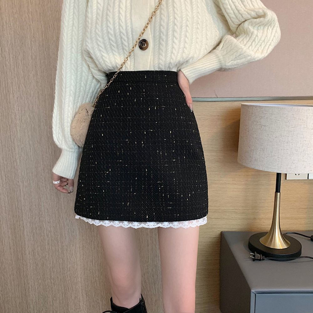 High end half length skirt for women in autumn and winter , new small, high waisted, slim, lace patchwork, buttocks wrapped short skirt