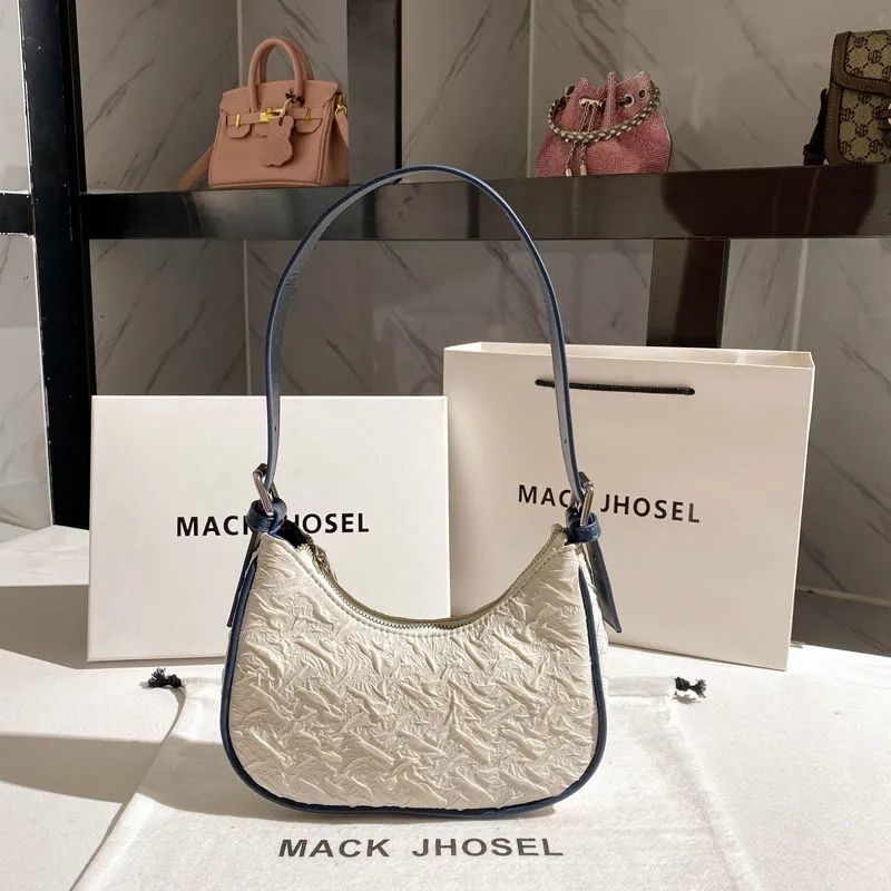 香港MACKJHOSEL今年流行褶皺包包女夏小眾設計月牙包腋下包單肩
