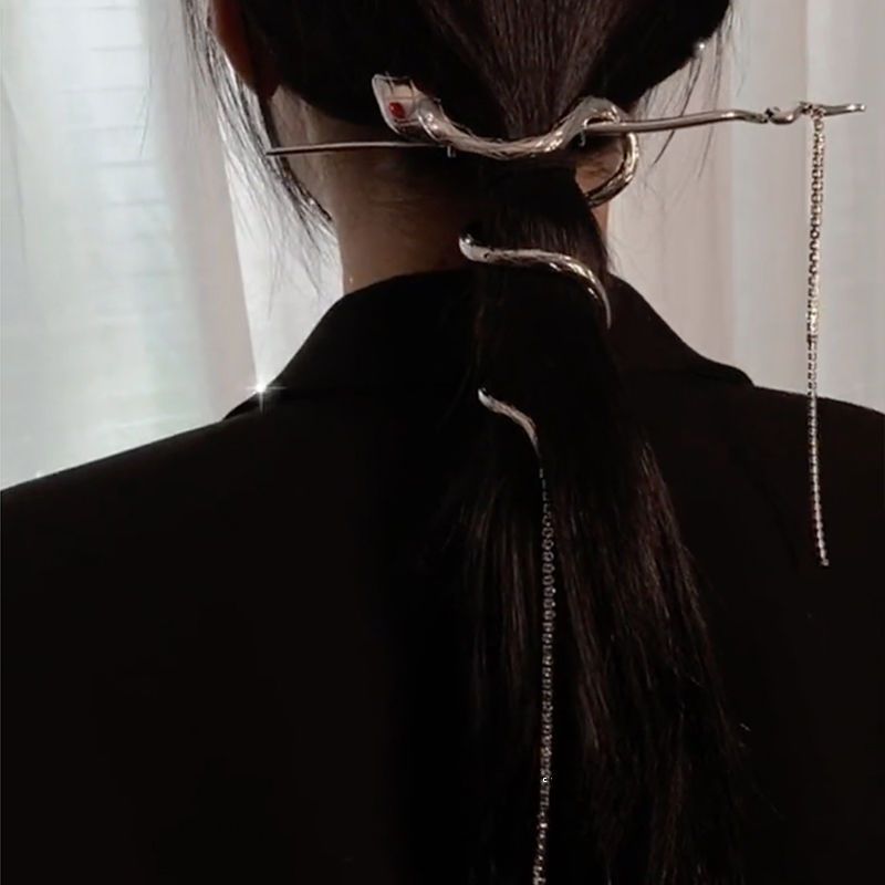 新中式美杜莎流苏缠绕灵蛇金属发簪子女后脑勺盘发高级感网红头饰