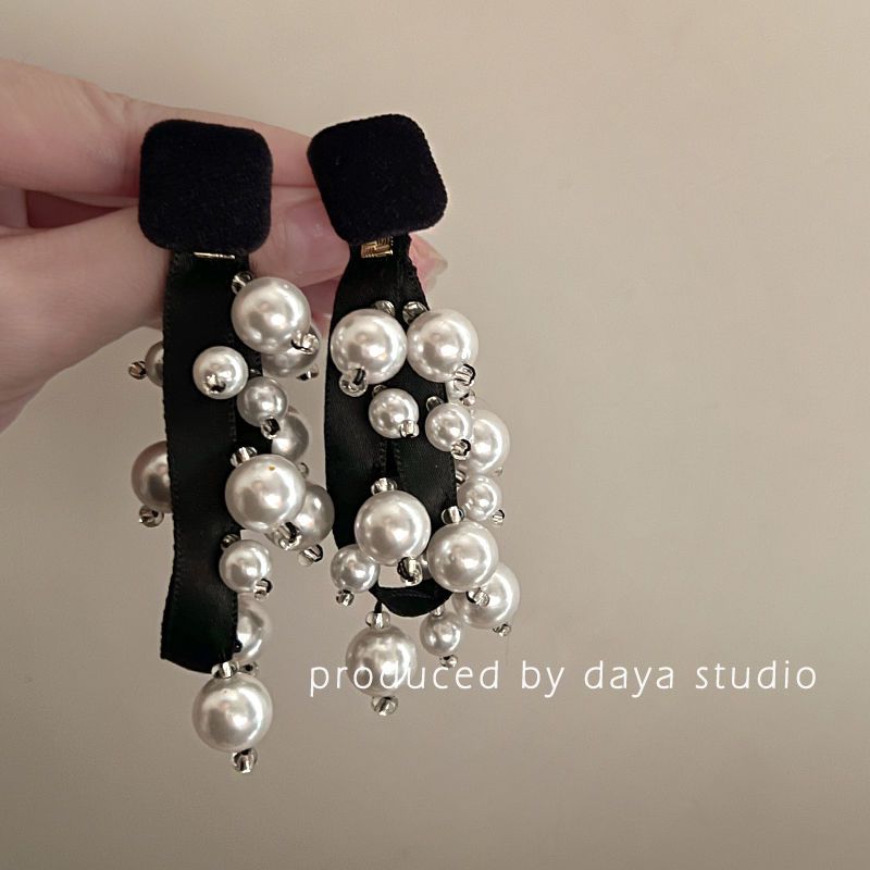 Nice Night French retro black velvet pearl tassel earrings Light luxury high-end niche design fairy temperament