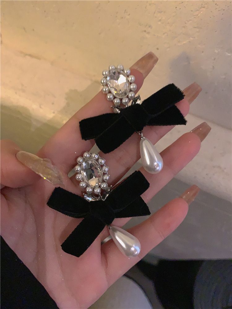 Black velvet bow earrings ~ rich family style high-end pearl earrings retro small fragrant Hepburn earrings