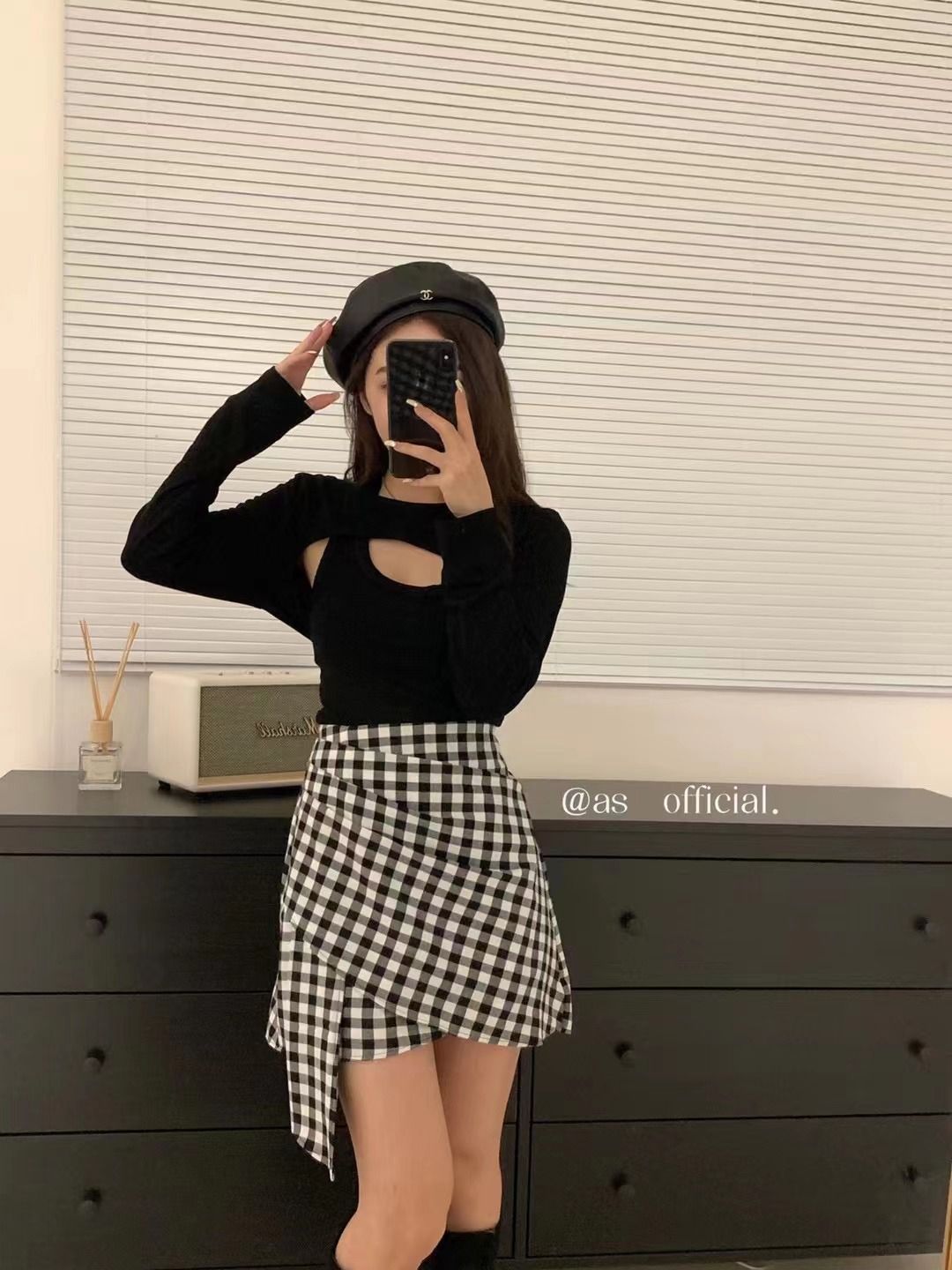 Irregular black and white plaid skirt, spring new high waisted slim wrap hip skirt, pleated design, A-line short skirt