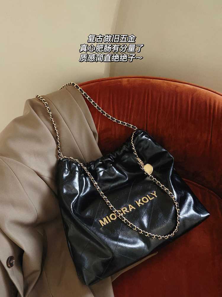 New Garbage Bag 22bag Small Fragrant Lingge Single Shoulder Chain Foreskin Large Capacity Bucket Bag Alphabet Shopping Bag