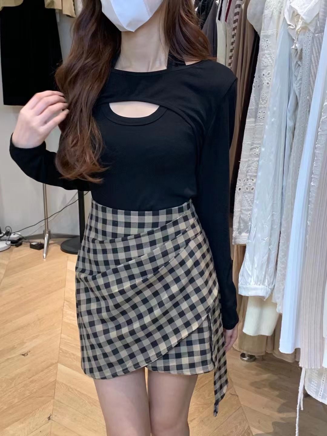 Irregular black and white plaid skirt, spring new high waisted slim wrap hip skirt, pleated design, A-line short skirt