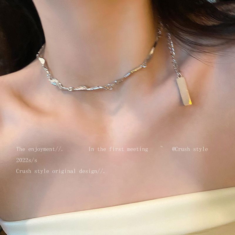 Super beautiful niche design necklace female ins hip-hop simple short temperament collarbone chain  new accessories