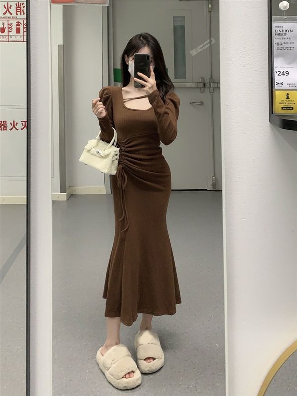 純欲氣質方領泡泡袖抽繩收腰顯瘦魚尾連衣裙冬季新款打底長裙子女
