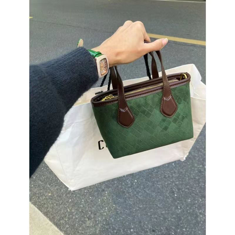 Autumn and winter exquisite portable small bag women  new class commuting bag niche Messenger bag Korean small square bag
