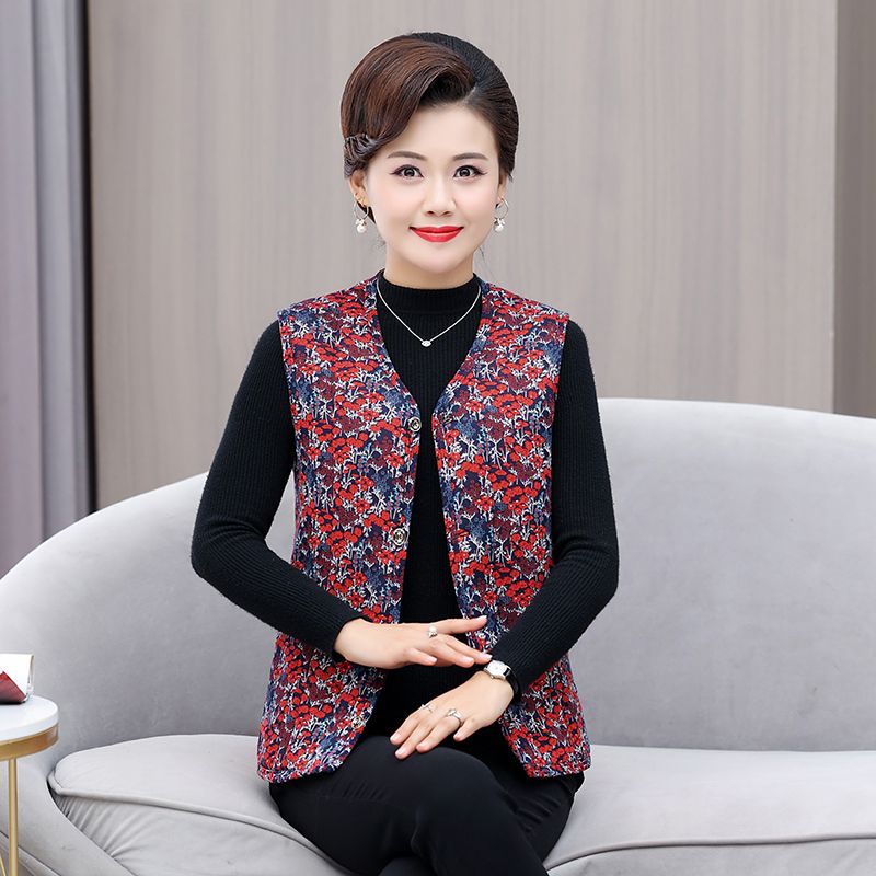 Middle-aged and elderly women's camel hair warm vest winter new low-collar extended long-size shoulder pads mother's thickened vest