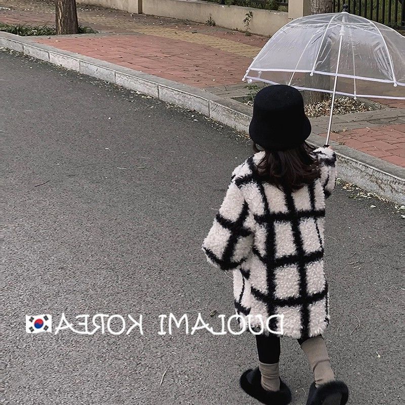 Korean version of girls' foreign style fashionable mid-length plaid coat girls winter thickened lambswool coat 2022 new