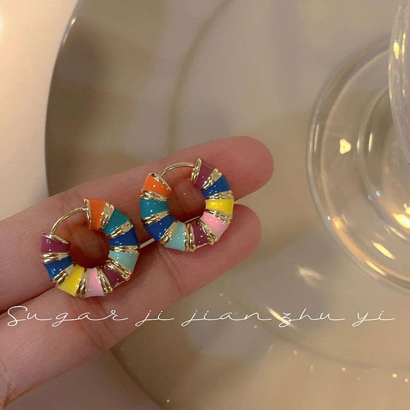 Bai Baihe's same color enamel earrings autumn and winter retro high-end exquisite earrings earrings  new trend