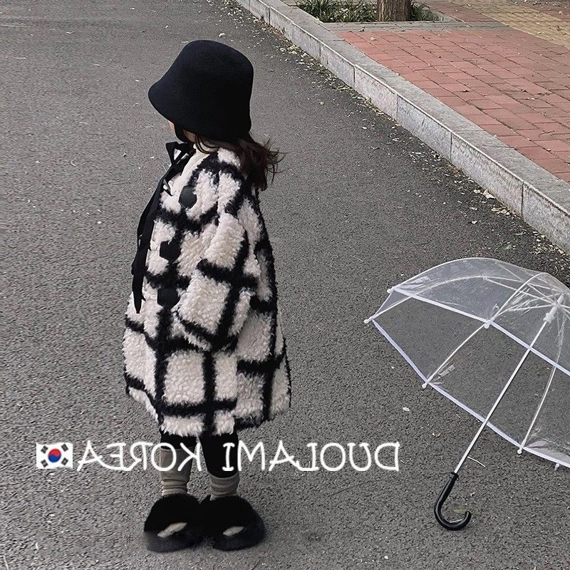 Korean version of girls' foreign style fashionable mid-length plaid coat girls winter thickened lambswool coat 2022 new