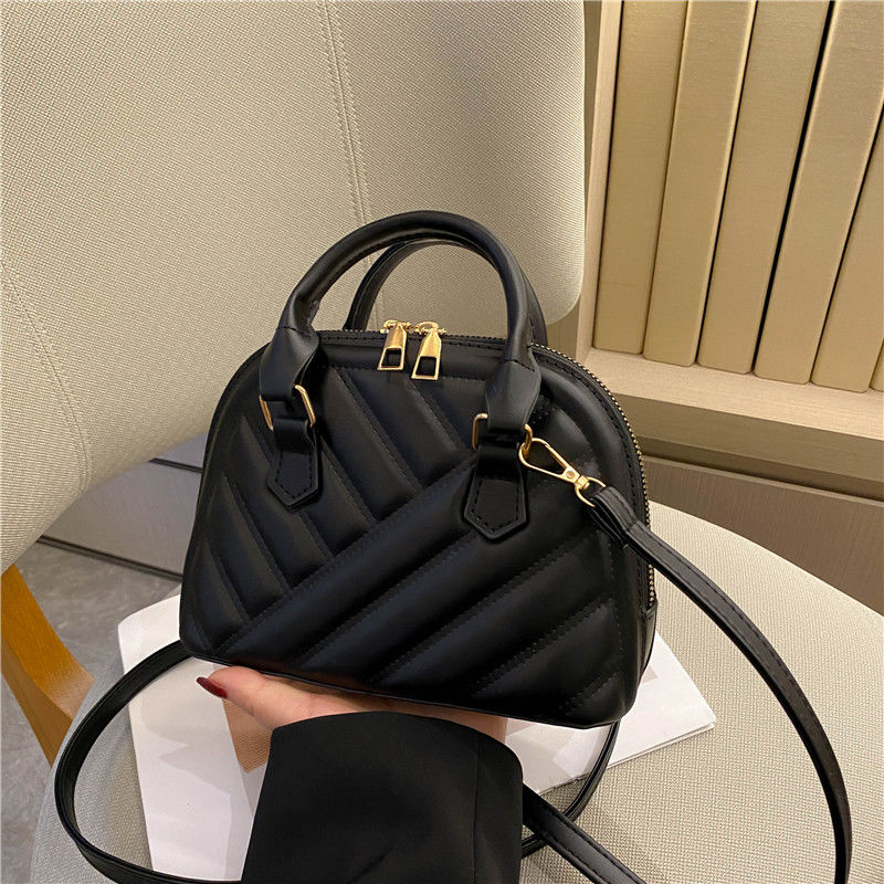 小眾設計高級質感大氣百搭小包包女2022新款潮流行質感單肩斜挎包