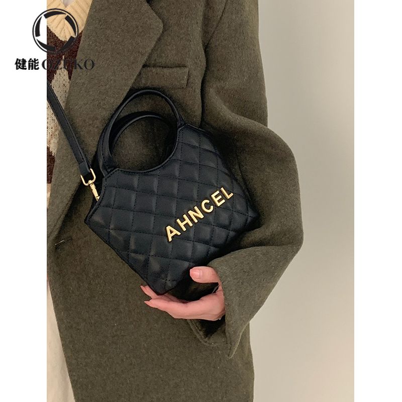 小香風手提包包女2023新款菱格水桶包高級質感小眾單肩斜挎包