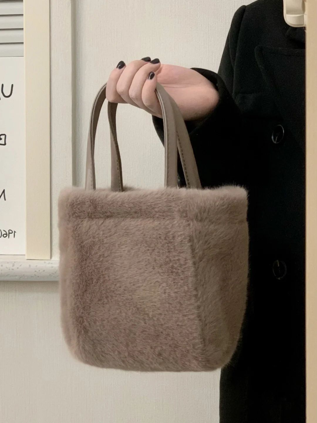 Plush bucket bag ladies Korean version autumn and winter high-quality texture niche design commuter handbag