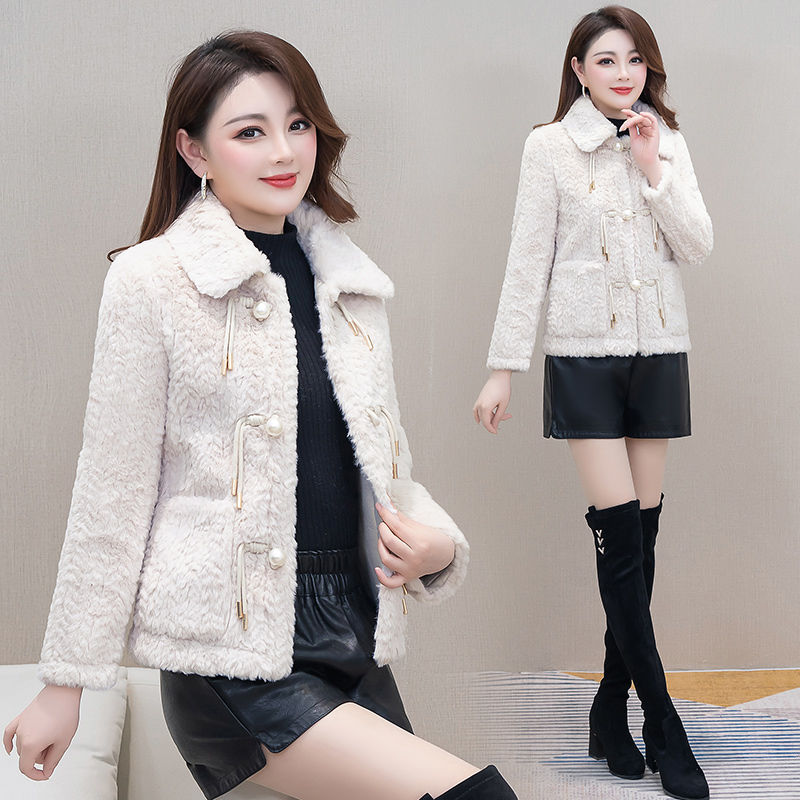  autumn and winter new style sweet pearl buckle snow velvet small short coat thickened fur coat for women