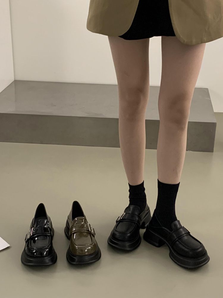 小众高级感小皮鞋女2023年新款一脚蹬乐福鞋高跟松糕厚底漆皮单鞋