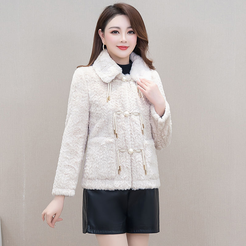  autumn and winter new style sweet pearl buckle snow velvet small short coat thickened fur coat for women
