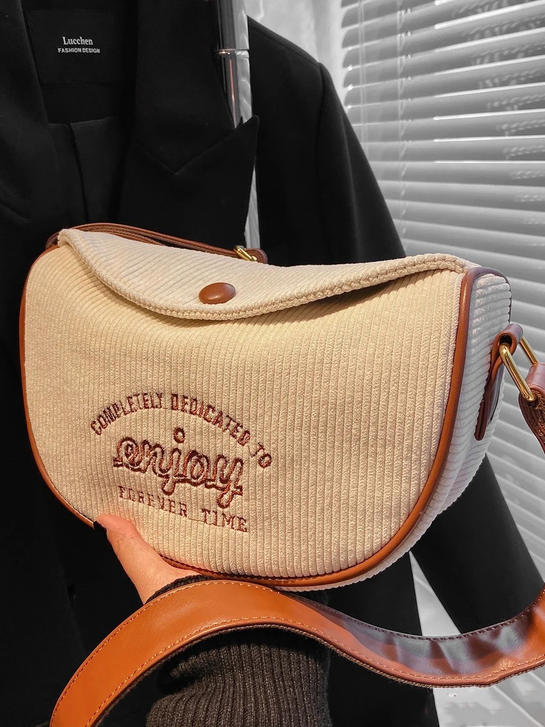 Versatile ins messenger bag women  new fashion autumn and winter corduroy saddle bag college style chest bag