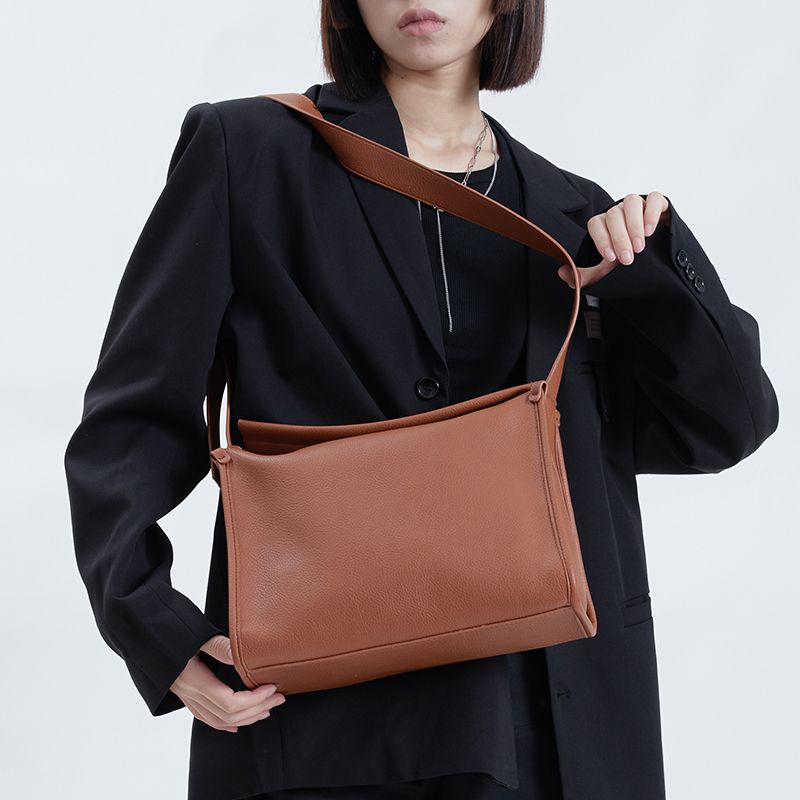 Broadband messenger bag women's simple all-match postman bag commuting niche texture ins Korean version  new trendy bag