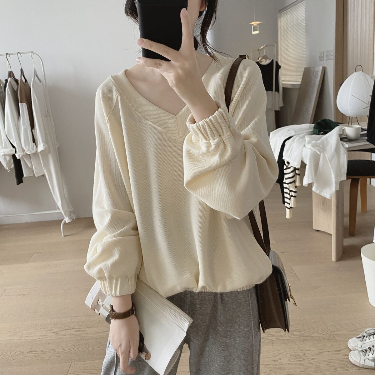 Spring and autumn new loose large size women's fat mm sweater slimming niche design v-neck top women 200 catties 300