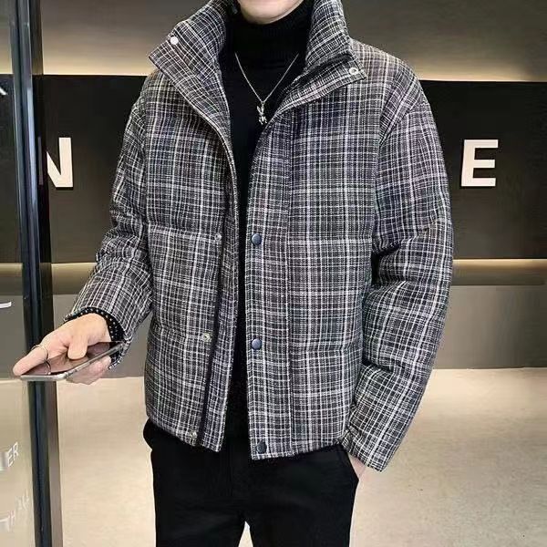 2023 Neue Daunenjacke für Herren, hübsche karierte Baumwolljacke mit kurzem Stehkragen, verdickte und leichte Herrenjacke,_voghion.com