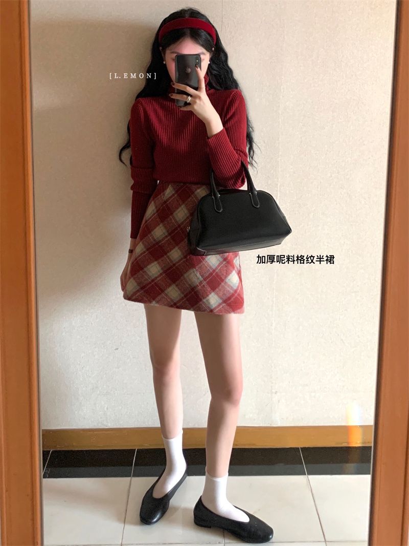 Woolen plaid half length skirt for autumn and winter, new high waisted and slim A-line short skirt, anti glare retro plaid wrap buttocks skirt