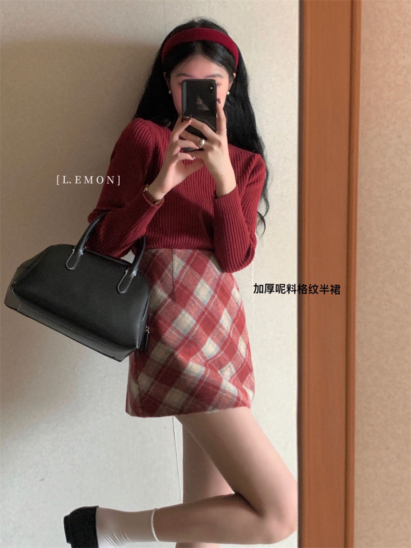 Woolen plaid half length skirt for autumn and winter, new high waisted and slim A-line short skirt, anti glare retro plaid wrap buttocks skirt
