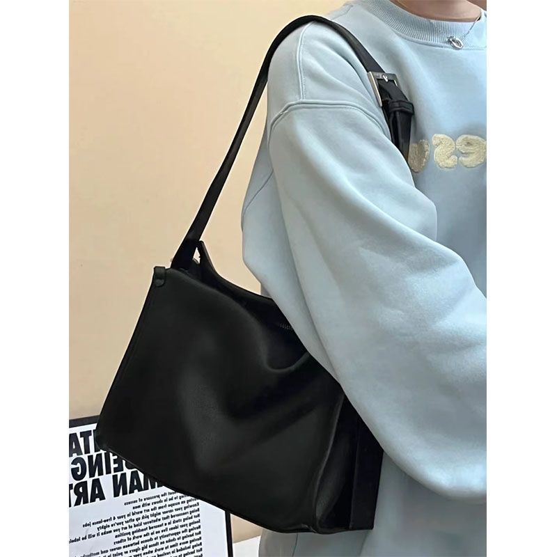 Broadband messenger bag women's new niche design simple and versatile soft leather feeling commuter tote bag messenger bag