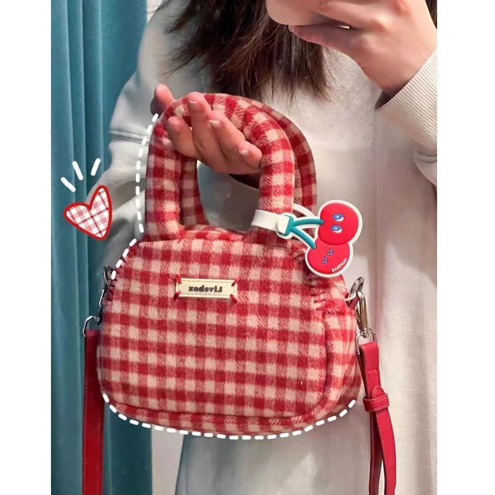 Autumn and winter sweet cool Messenger bag Christmas original portable shoulder bag Fumao bag cute plush bag female