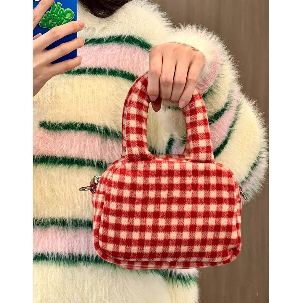 Autumn and winter sweet cool Messenger bag Christmas original portable shoulder bag Fumao bag cute plush bag female