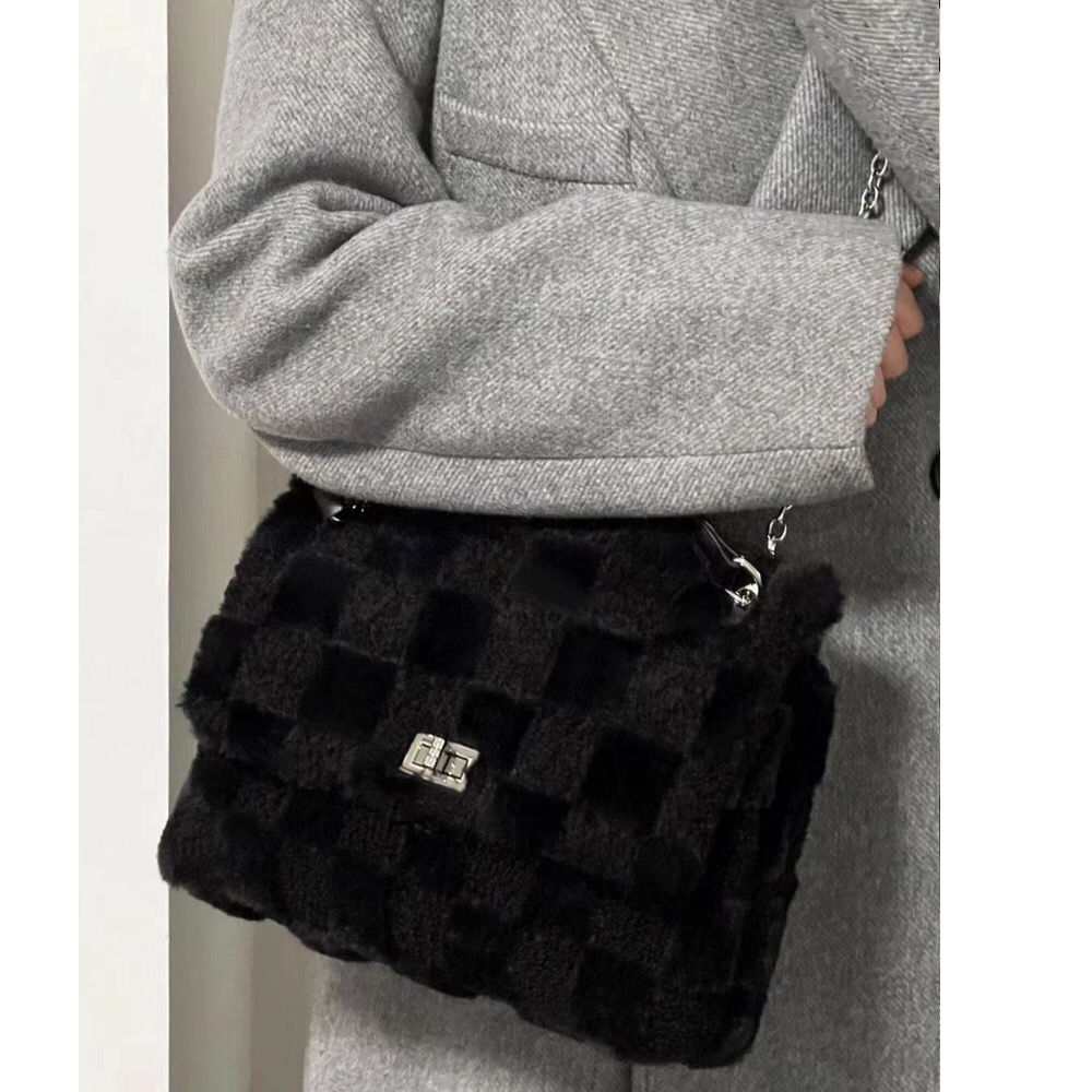 Large-capacity plush bag niche design ins style plush checkerboard single shoulder underarm bag autumn and winter all-match handbag