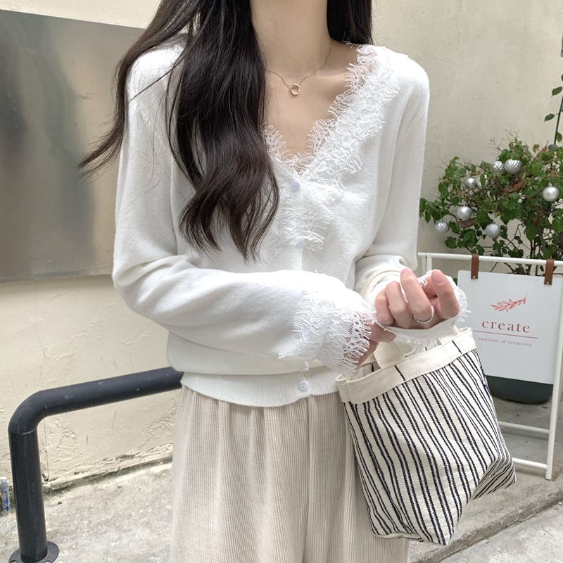 Large size fat mm looks thin with V-neck lace front shoulder knitted bottoming shirt niche and beautiful top sweater long-sleeved autumn and winter