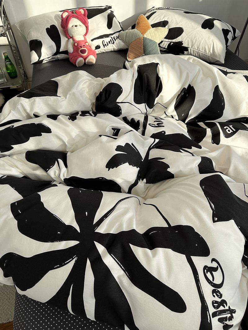 INS Nordic Fashion Black Letter 100 Cotton Bedding Set of Four Pieces, Cotton Apartment Quilt Set, Bed Sheet and Fitted Sheet Set of Three Pieces