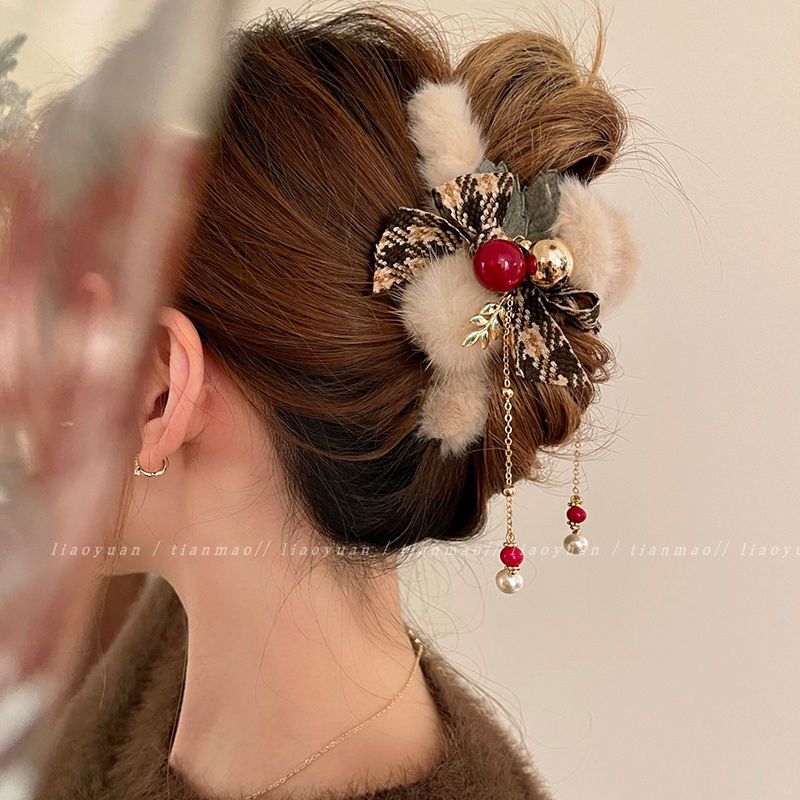 Beautiful Christmas ~ Autumn and winter plush hair clip for women's back of the head plush clip large high-end shark clip headwear