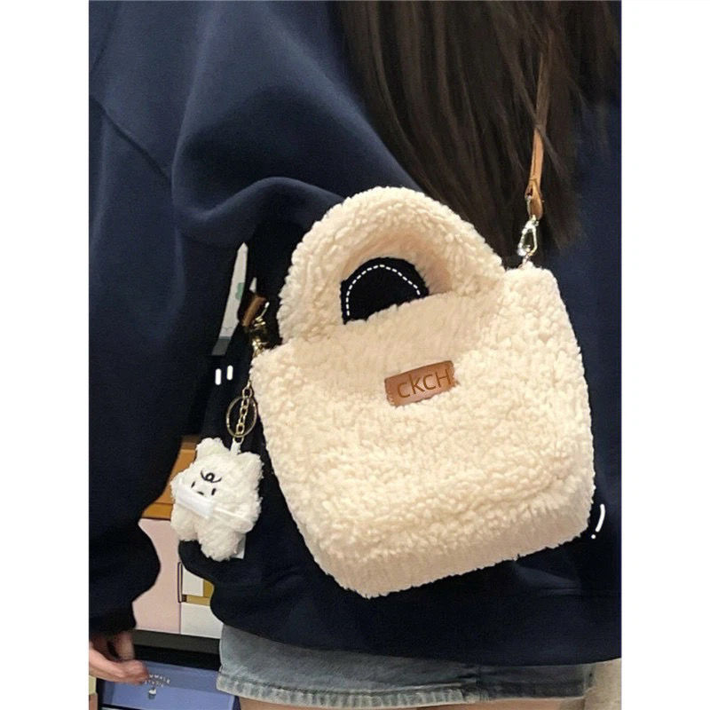 高級感毛絨手提包包女2022新款時尚秋冬毛毛包百搭小眾鏈條斜挎包
