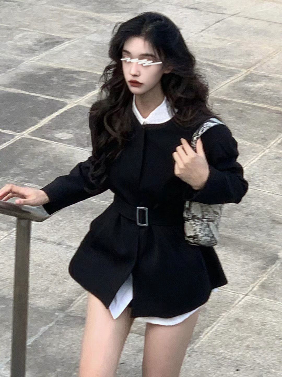 設計感圓領小西裝外套女春季款炸街辣妹黑色冷淡系收腰西服兩件套