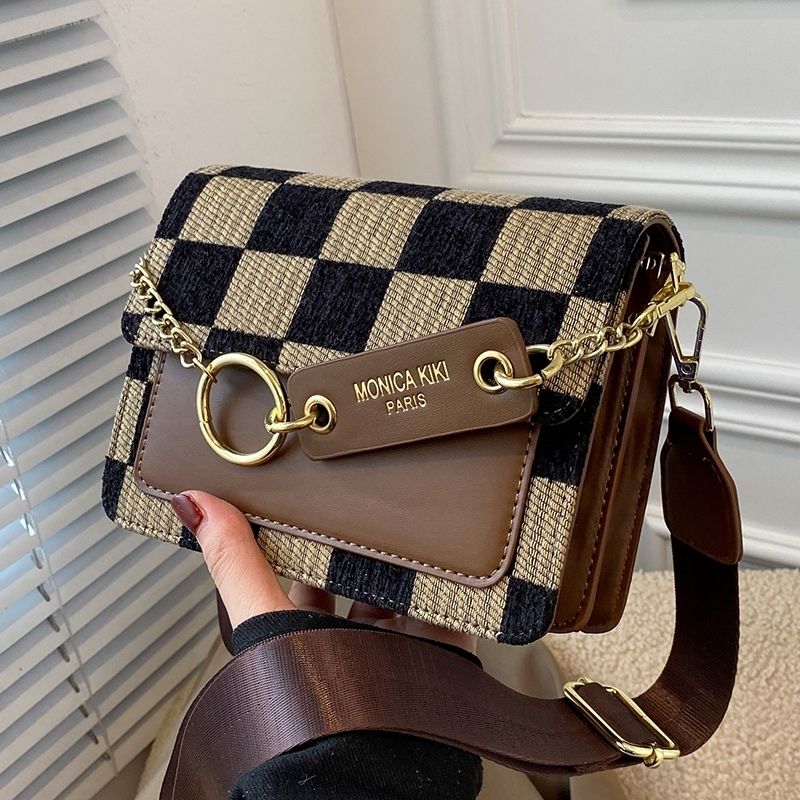 Japanese and Korean high-end 2023 new fashion crossbody bag, versatile niche women's bag, popular small bag, hot girl armpit bag
